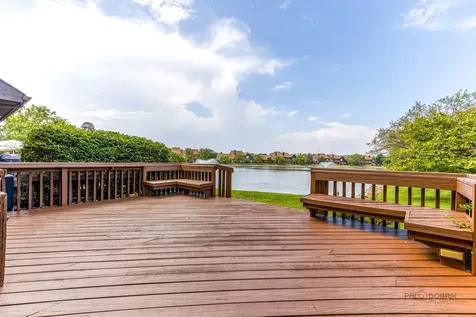 704 Picardy Circle Northbrook IL 60062