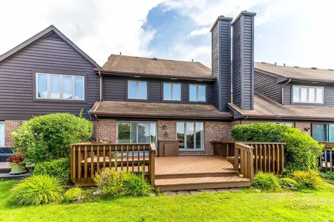 704 Picardy Circle Northbrook IL 60062