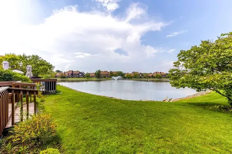 704 Picardy Circle Northbrook IL 60062