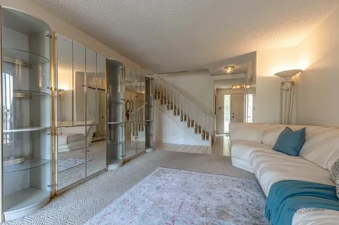704 Picardy Circle Northbrook IL 60062