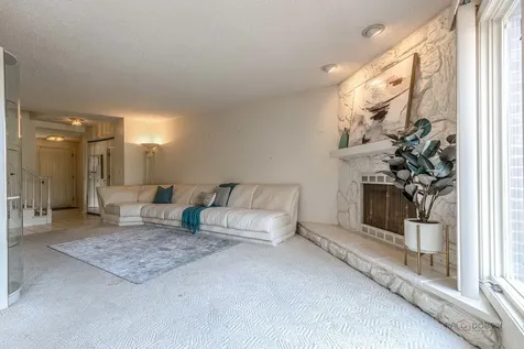 704 Picardy Circle Northbrook IL 60062