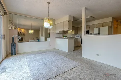 704 Picardy Circle Northbrook IL 60062