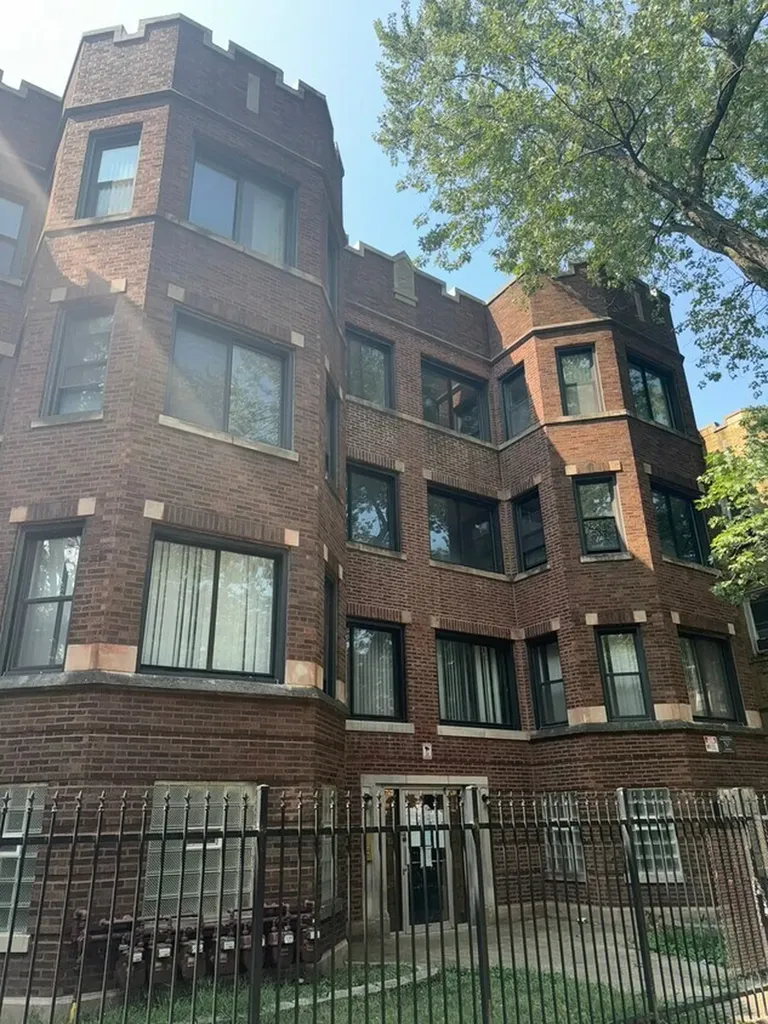7530 South Phillips Avenue Chicago IL 60649