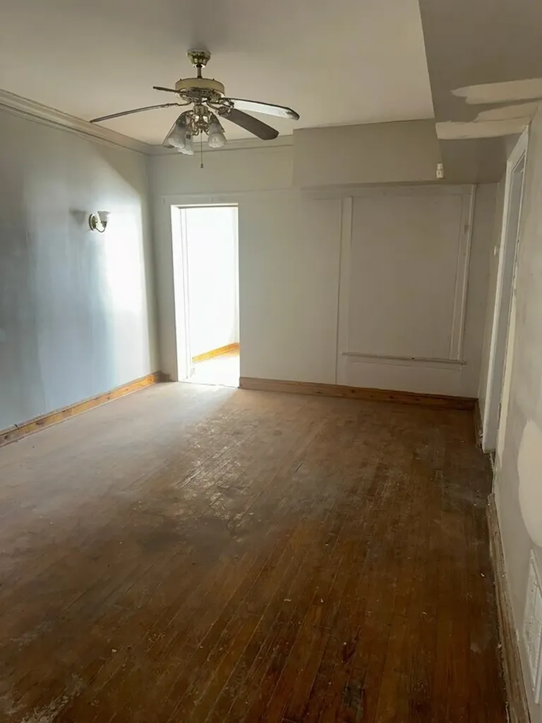 7530 South Phillips Avenue Chicago IL 60649