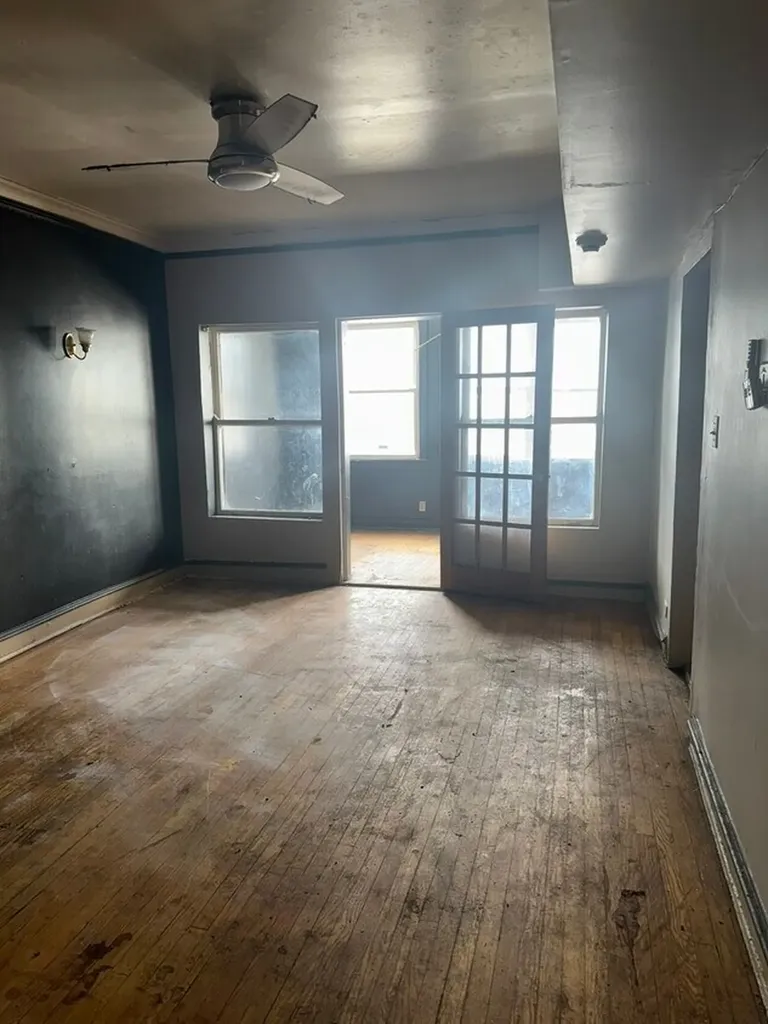 7530 South Phillips Avenue Chicago IL 60649