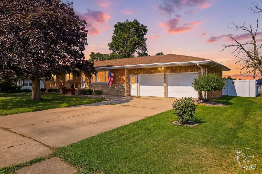 605 North Elm Street Herscher IL 60941