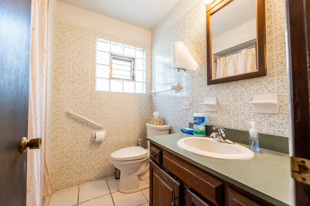 5728 South Parkside Avenue Chicago IL 60638