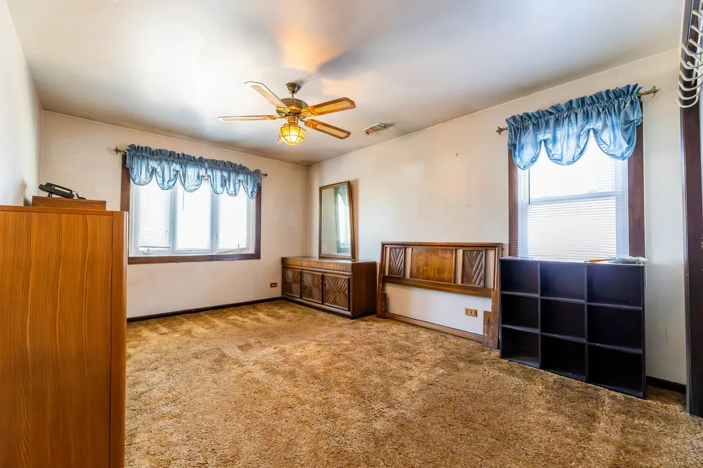 5728 South Parkside Avenue Chicago IL 60638