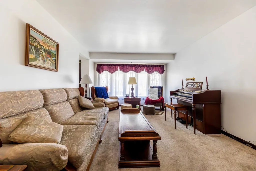 5728 South Parkside Avenue Chicago IL 60638