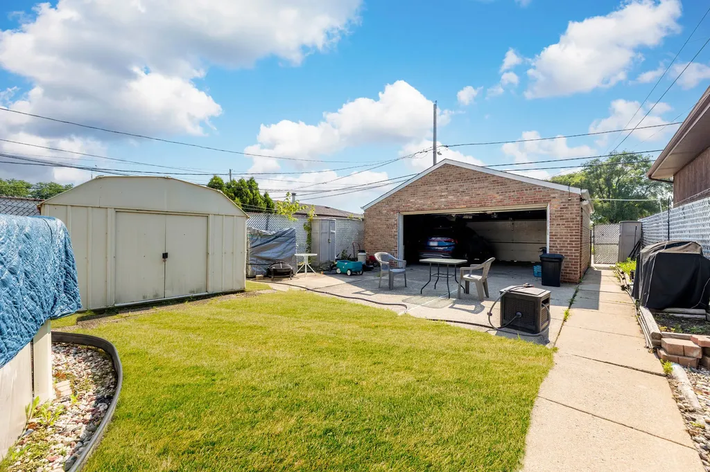 5728 South Parkside Avenue Chicago IL 60638