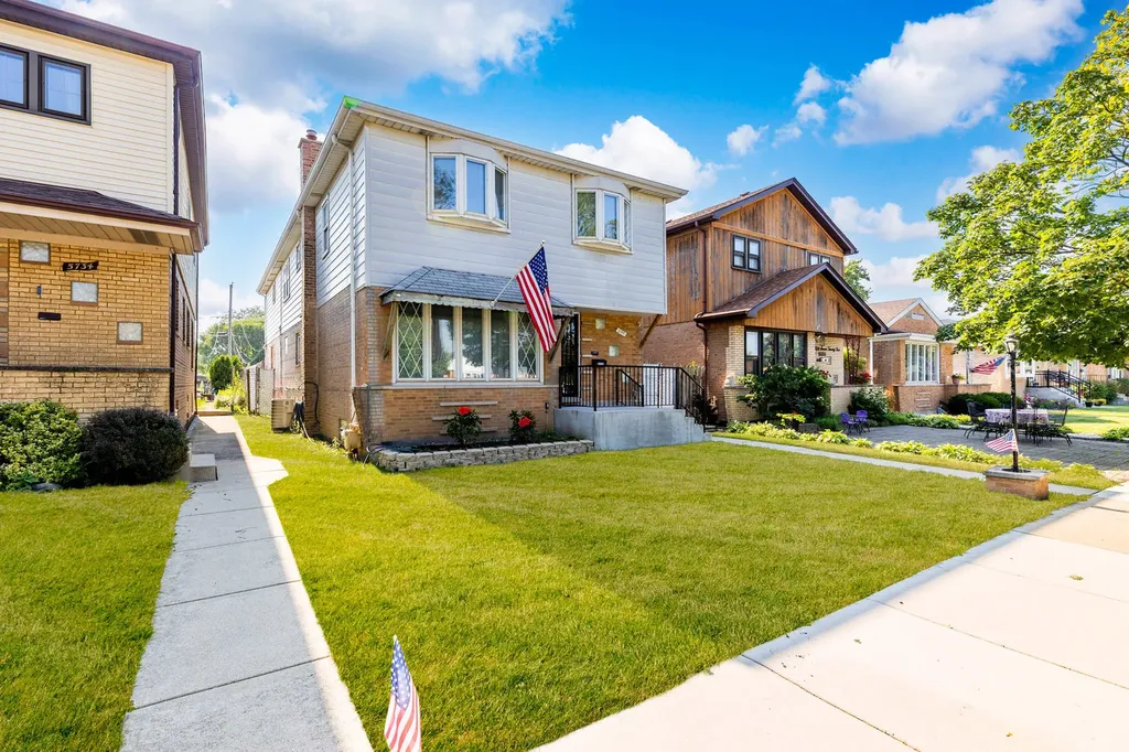 5728 South Parkside Avenue Chicago IL 60638
