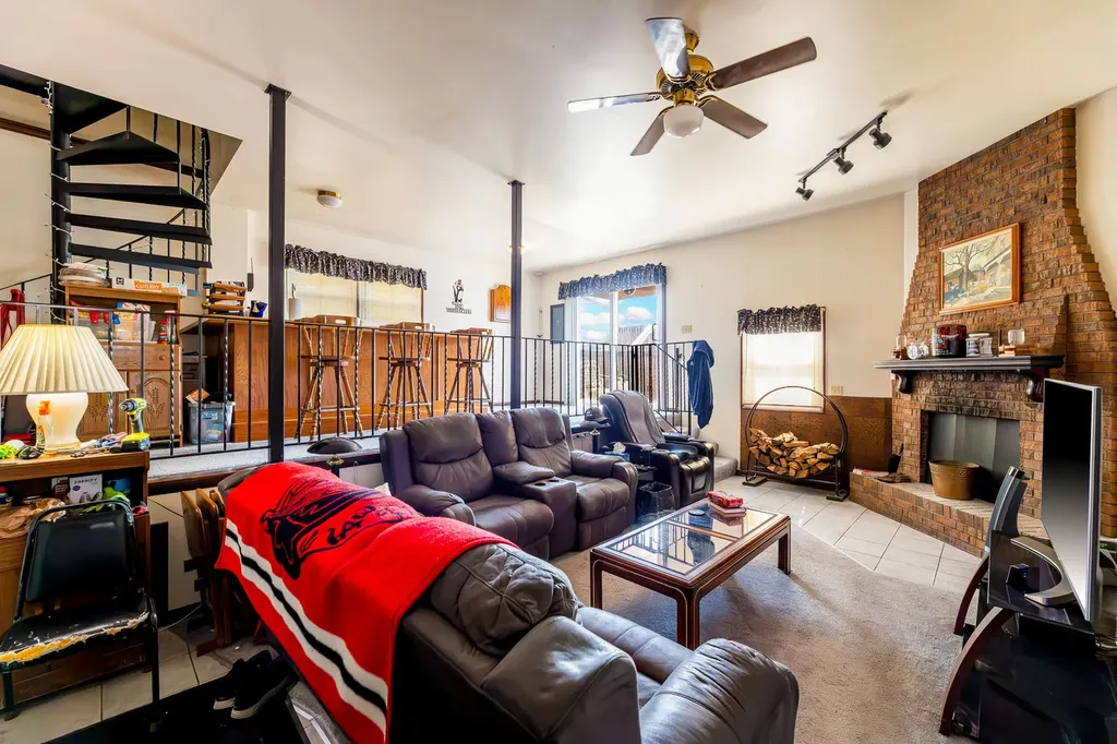 5728 South Parkside Avenue Chicago IL 60638