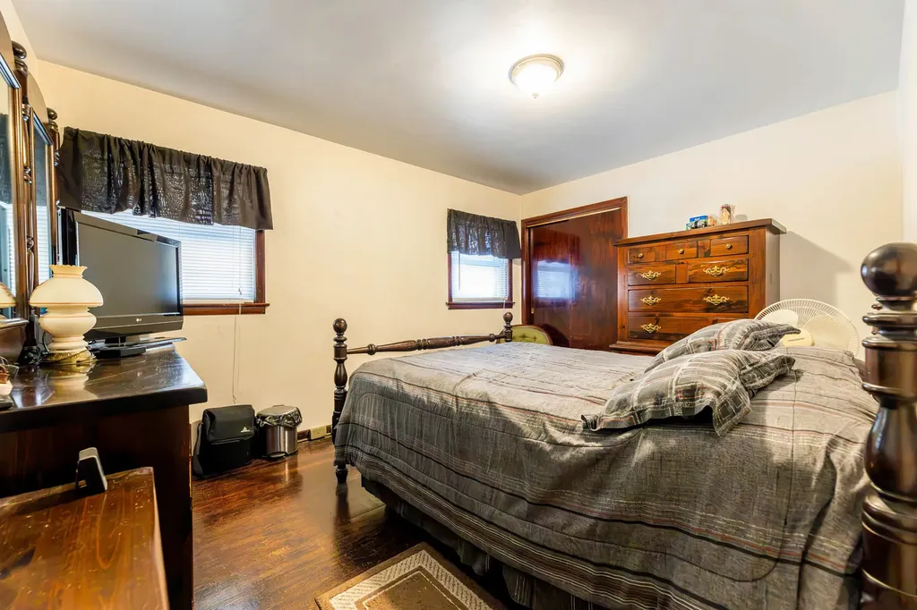 5728 South Parkside Avenue Chicago IL 60638