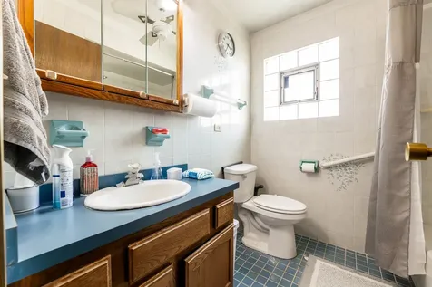 5728 South Parkside Avenue Chicago IL 60638