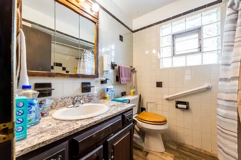5728 South Parkside Avenue Chicago IL 60638
