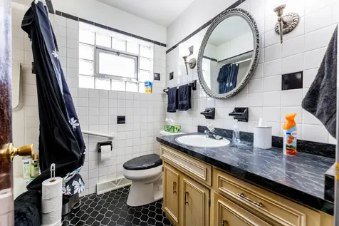 5728 South Parkside Avenue Chicago IL 60638
