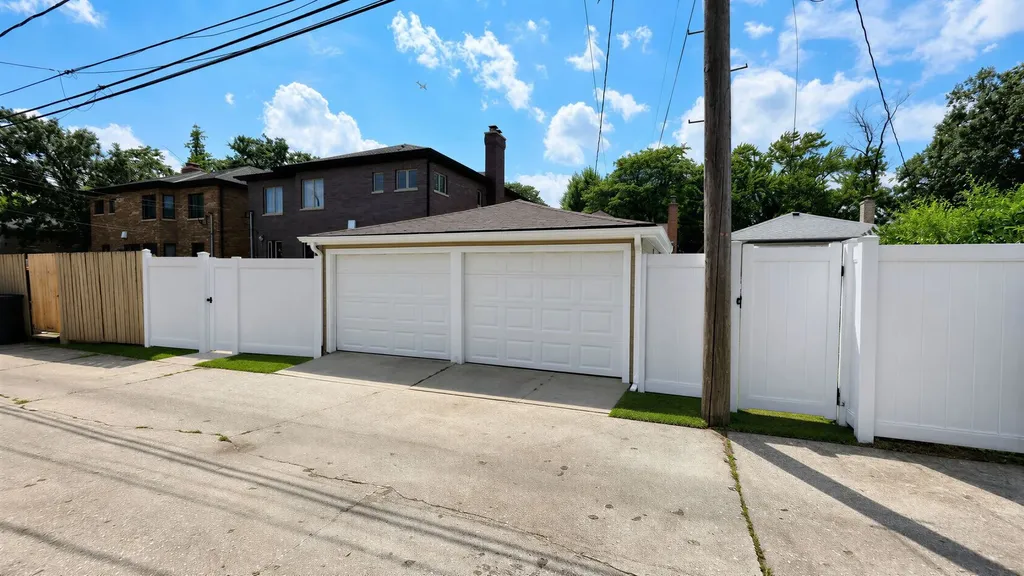6311 North Kedvale Avenue Chicago IL 60646