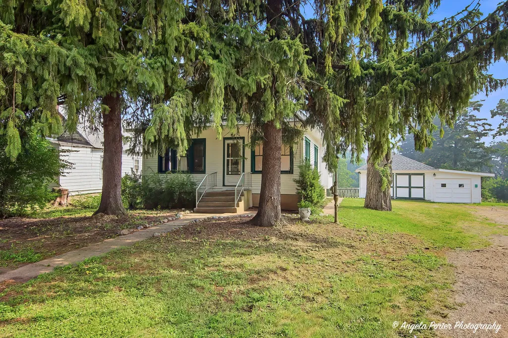 824 Washington Street Woodstock IL 60098
