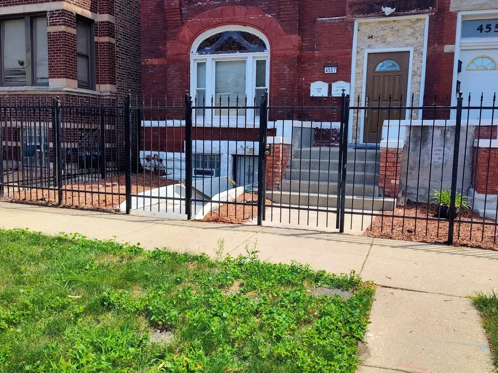 4557 South Wabash Avenue Chicago IL 60653