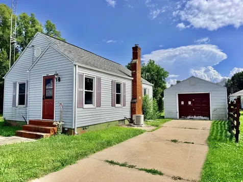 303 East 1st Street Cedar Point IL 61316