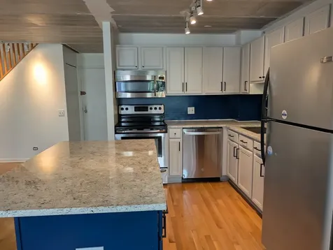 711 West Gordon Terrace Chicago IL 60613