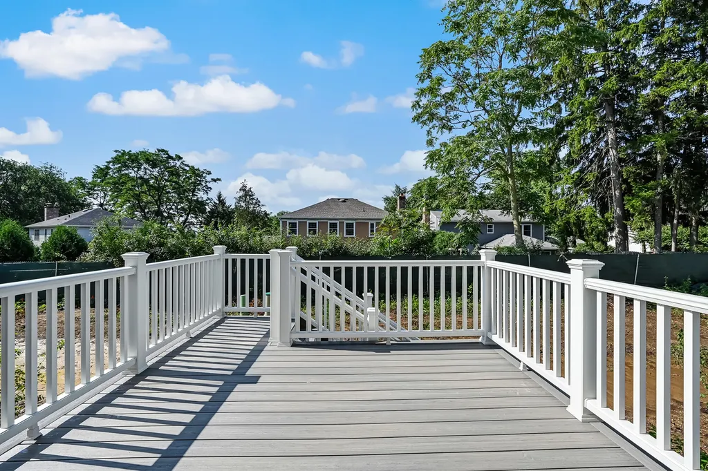 141 Harding Court Glen Ellyn IL 60137