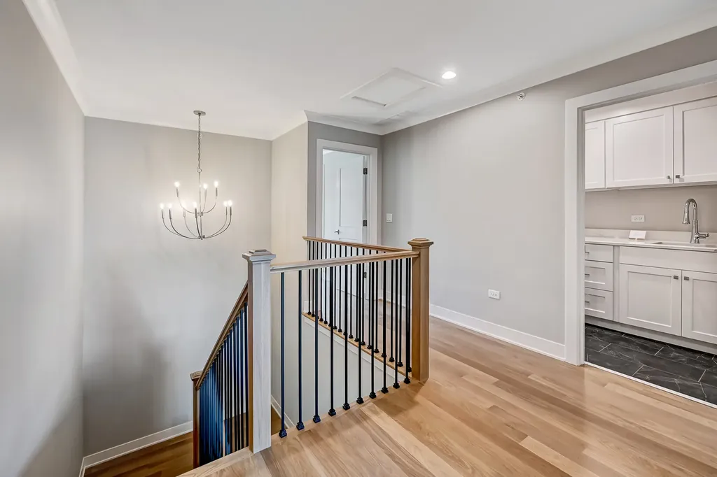 141 Harding Court Glen Ellyn IL 60137
