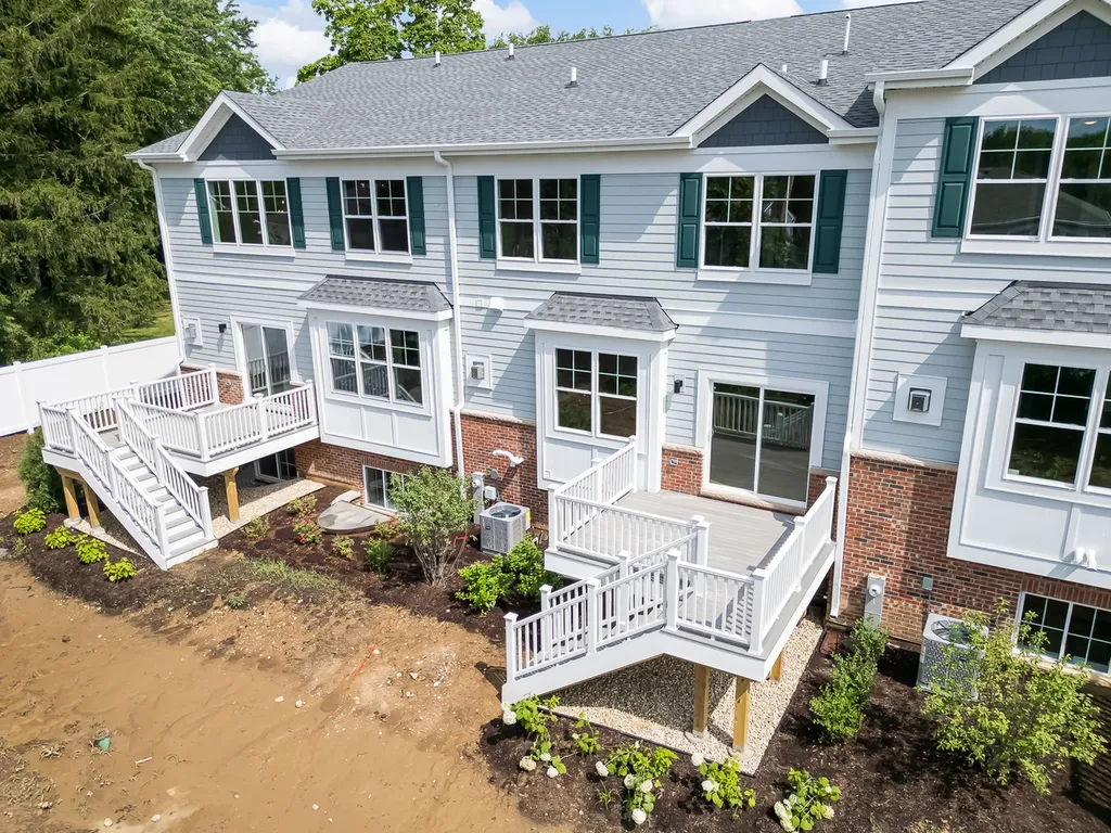 141 Harding Court Glen Ellyn IL 60137