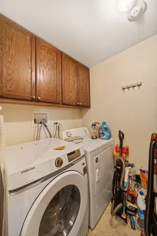 7215 Willow Way Lane Willowbrook IL 60527