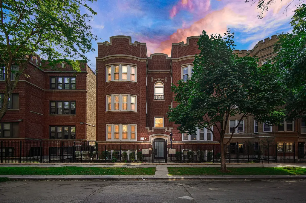 7020 South Paxton Avenue Chicago IL 60649