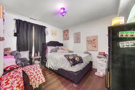 7020 South Paxton Avenue Chicago IL 60649