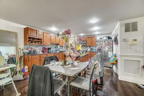 7020 South Paxton Avenue Chicago IL 60649