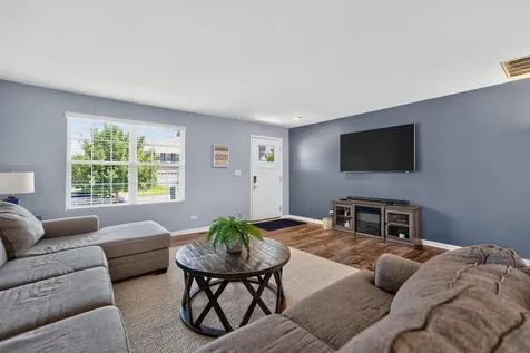 162 Hibiscus Lane Elgin IL 60124
