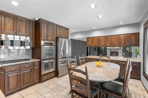 2621 Landwehr Road Glenview IL 60026