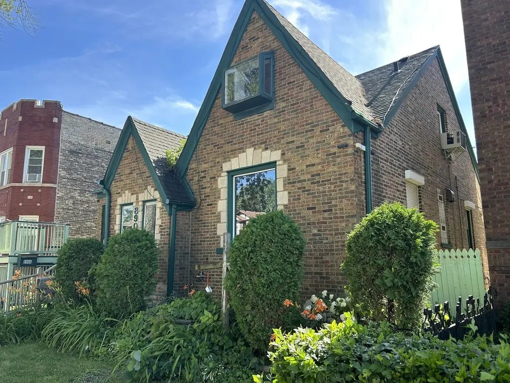 8906 South Hermitage Avenue Chicago IL 60620