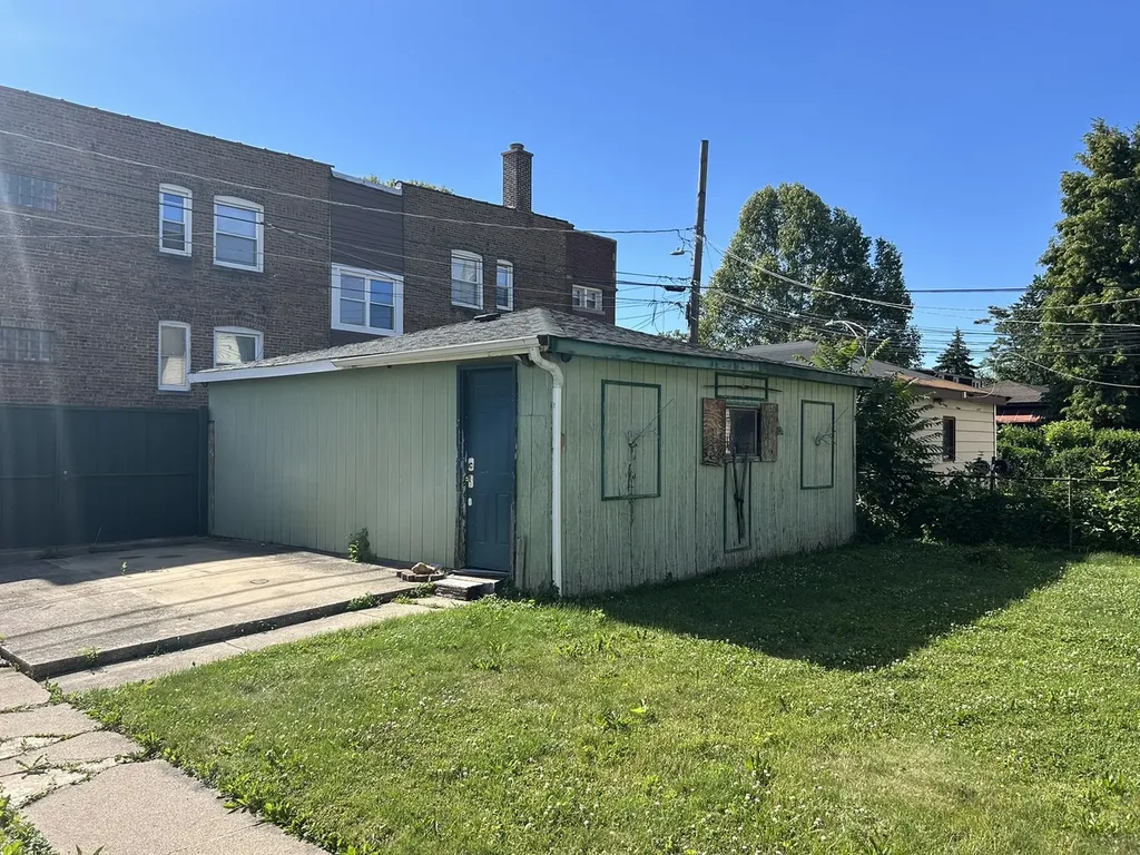8906 South Hermitage Avenue Chicago IL 60620