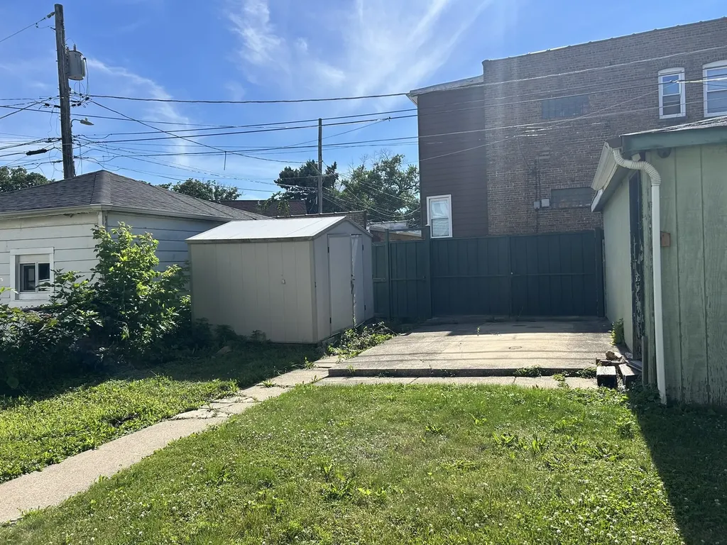 8906 South Hermitage Avenue Chicago IL 60620