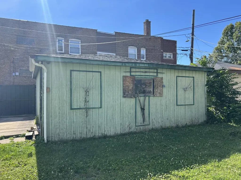 8906 South Hermitage Avenue Chicago IL 60620
