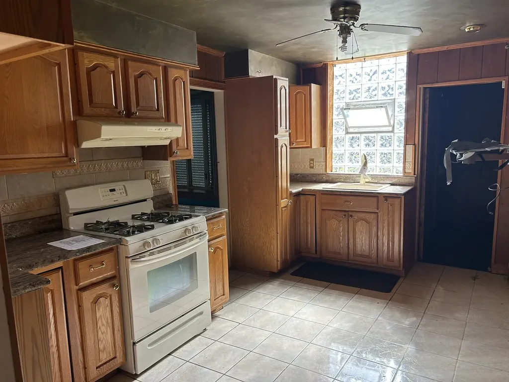 8906 South Hermitage Avenue Chicago IL 60620