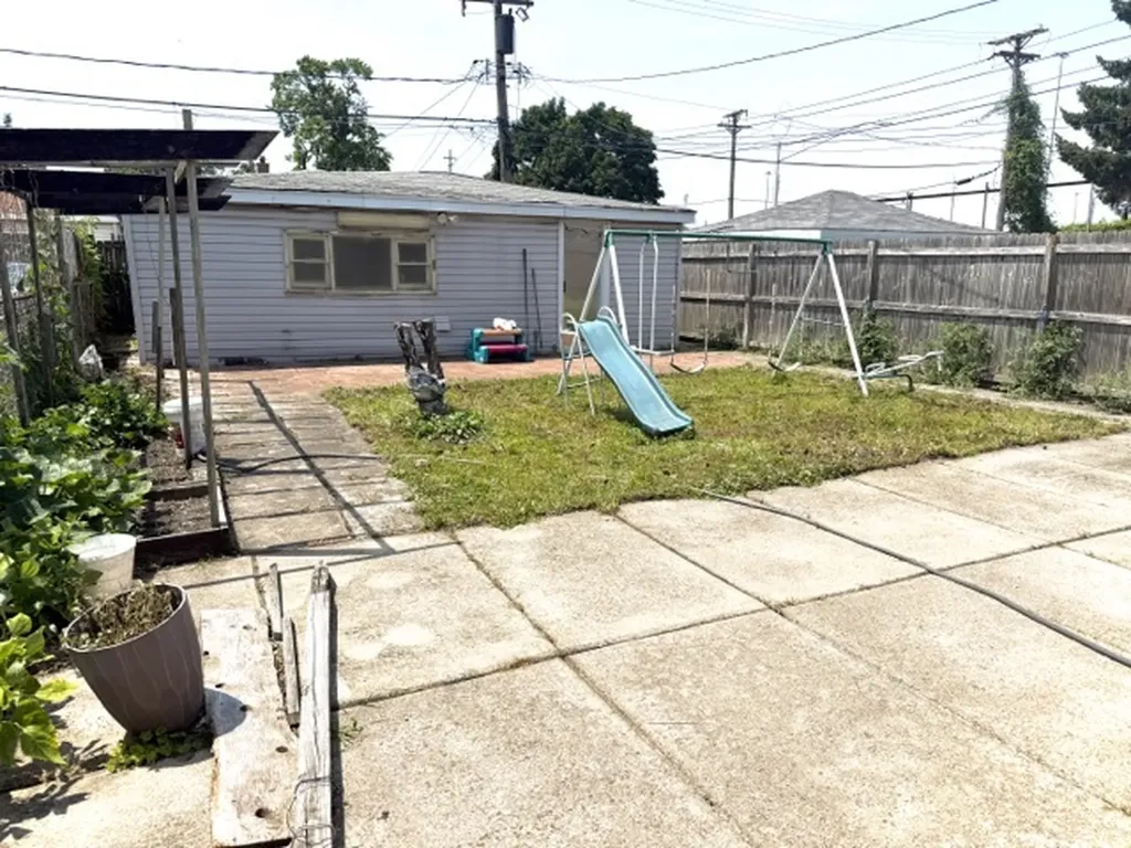 4304 South Christiana Avenue Chicago IL 60632
