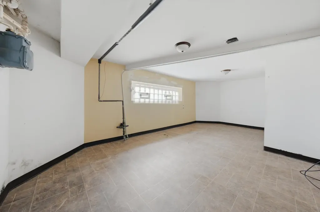 9250 South Ada Street Chicago IL 60620
