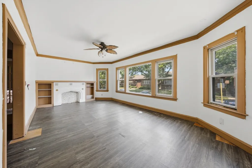 9250 South Ada Street Chicago IL 60620