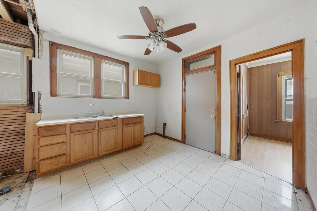 9250 South Ada Street Chicago IL 60620