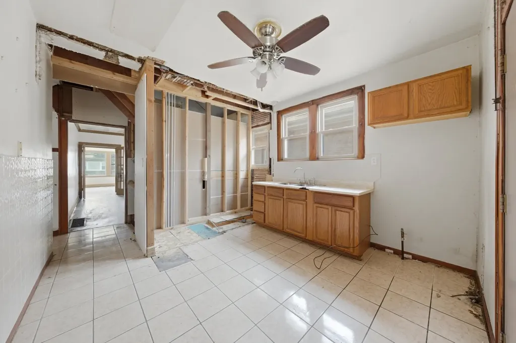 9250 South Ada Street Chicago IL 60620