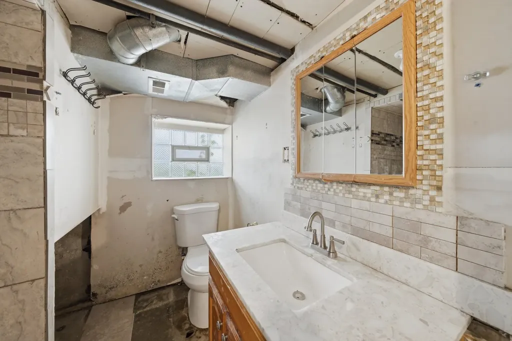 9250 South Ada Street Chicago IL 60620