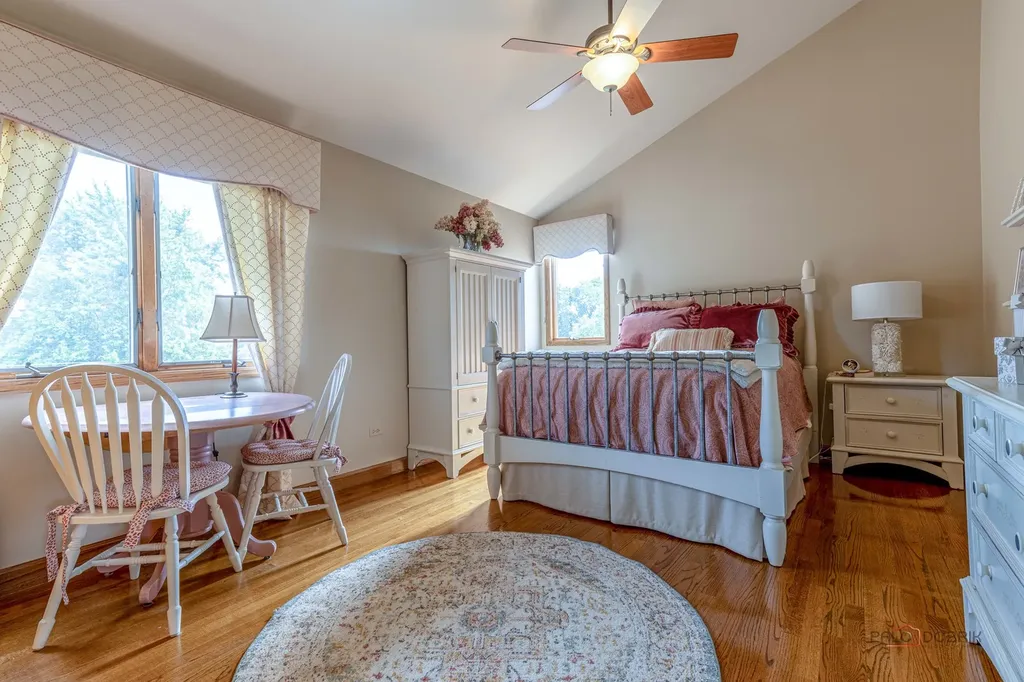 22205 West Pineview Drive Antioch IL 60002