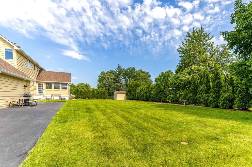 22205 West Pineview Drive Antioch IL 60002