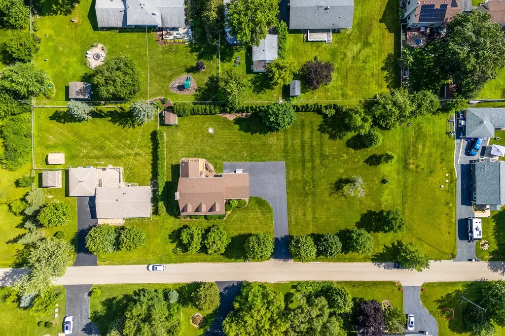 22205 West Pineview Drive Antioch IL 60002
