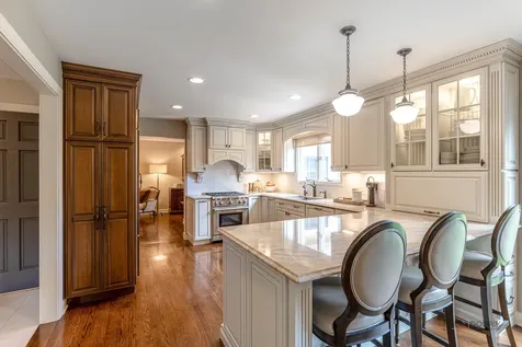 22205 West Pineview Drive Antioch IL 60002