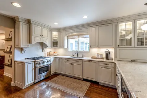 22205 West Pineview Drive Antioch IL 60002